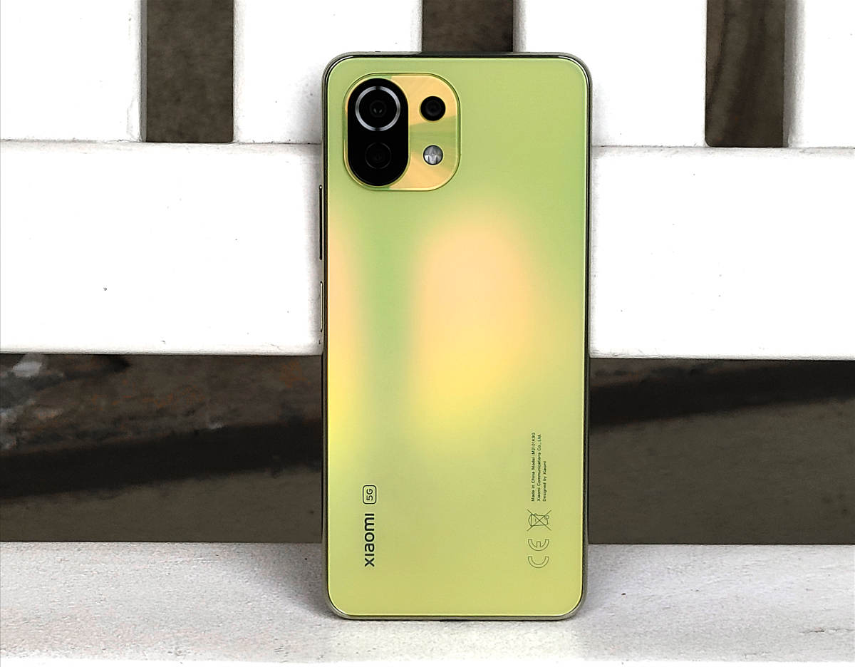 Xiaomi Mi 11 Lite 5G - czy warto postawić na średniaka Xiaomi?