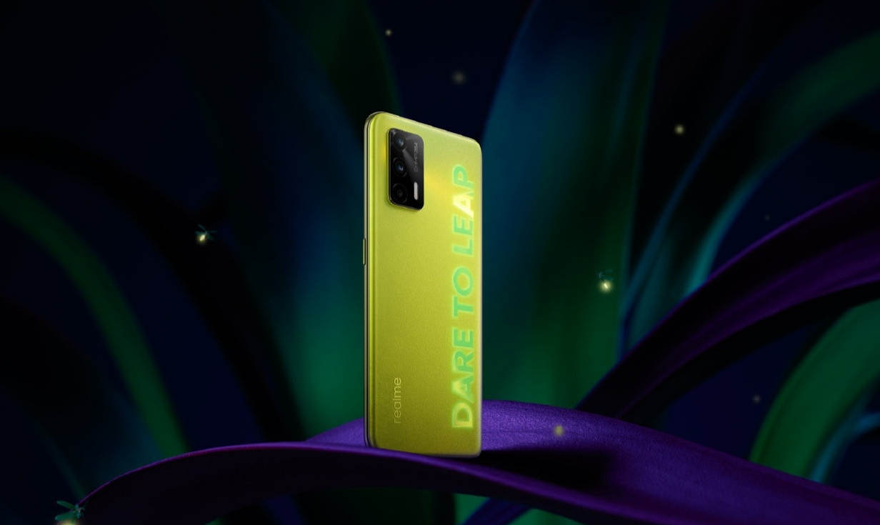 Realme Q3 Pro będzie się świecił w ciemności. Producent potwierdza datę premiery nowej serii