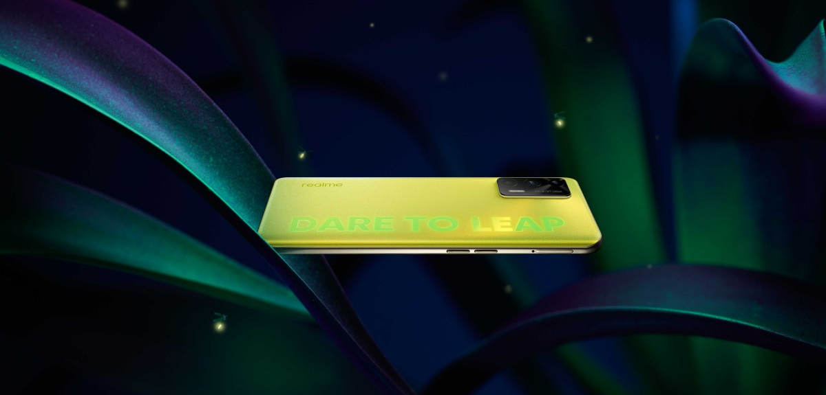 Realme Q3 Pro będzie się świecił w ciemności. Producent potwierdza datę premiery nowej serii