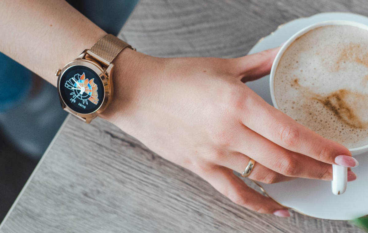 Smartwatch niedrogi, ale elegancki – Maxcom FW42 Gold to zegarek stworzony dla kobiet