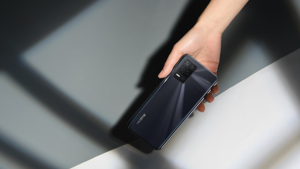 Realme 8 5G już w Polsce. Wchodzi do Plusa i RTV Euro AGD