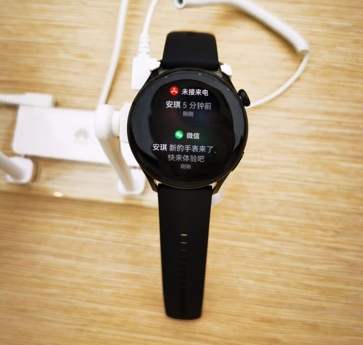 Huawei Watch 3 z Harmony OS na zdjęciach