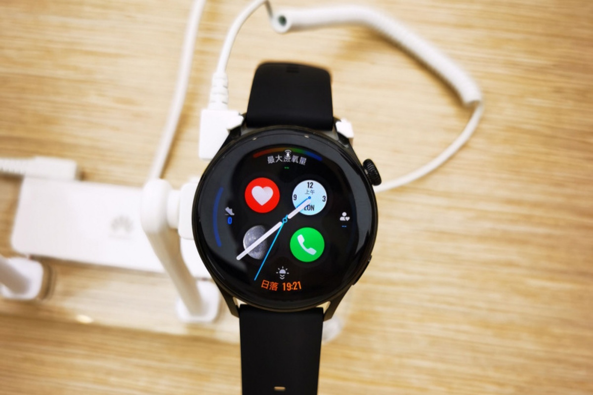Huawei Watch 3 z Harmony OS na zdjęciach