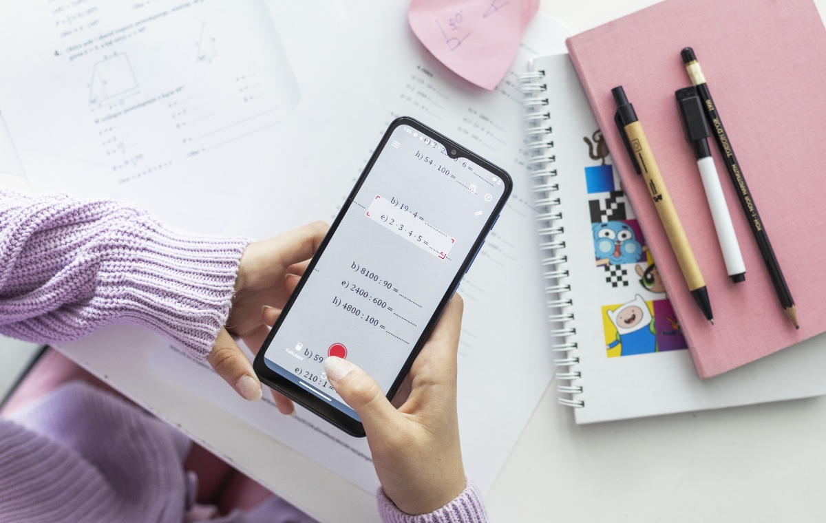 Smartfon może wspomóc rozwój dziecka. Trzeba go tylko dobrze wykorzystać