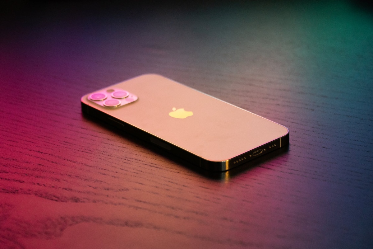 Apple wyposaży iPhone'y 13 w większe baterie