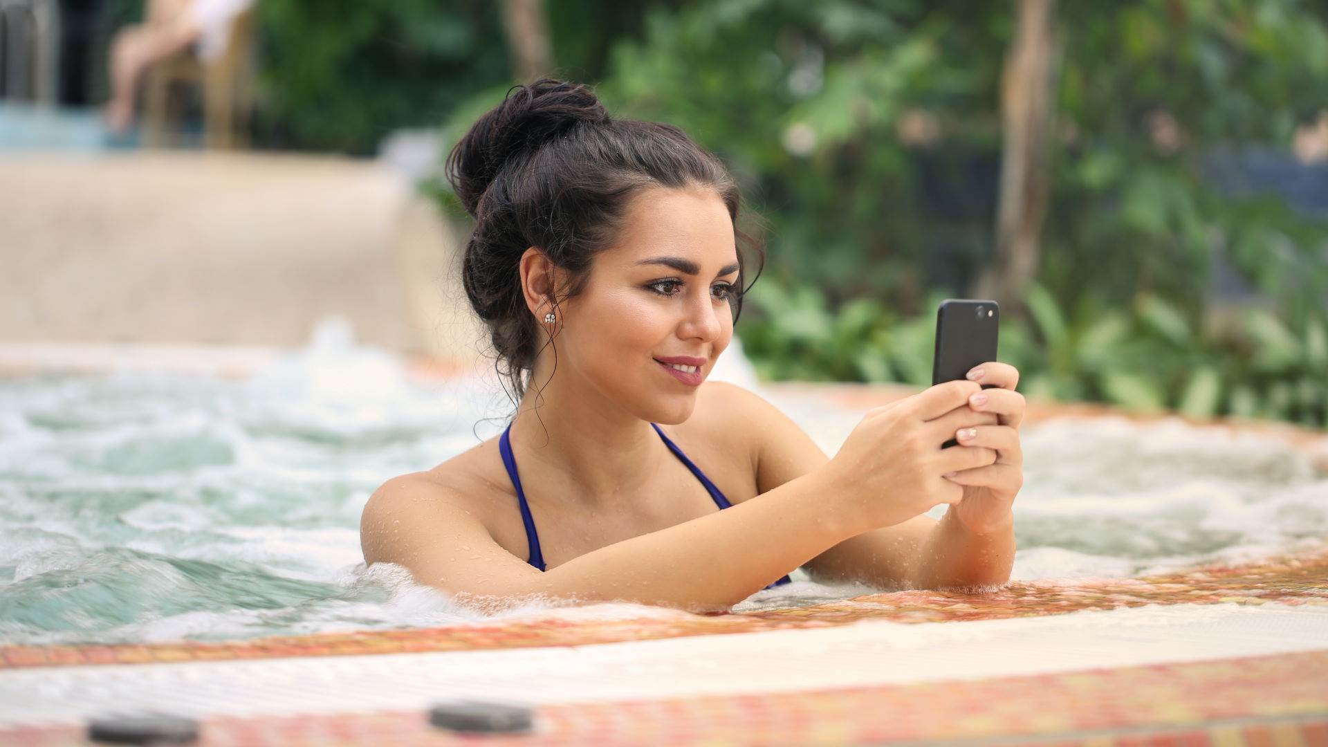 Powstało jacuzzi ogrzewane przez koparkę kryptowalut. Spodobało się Muskowi