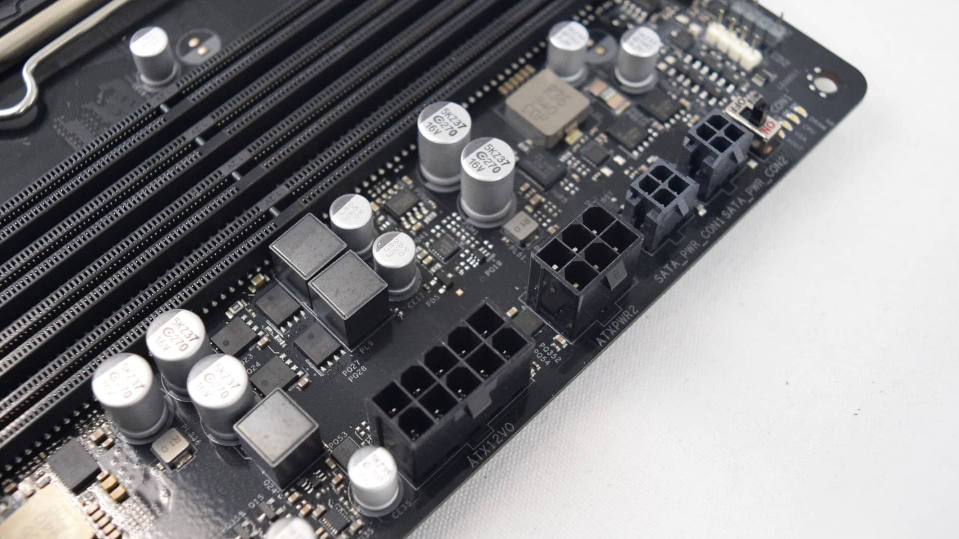 Intel chciał naciągnąć Cię na wydatek. Nie pykło