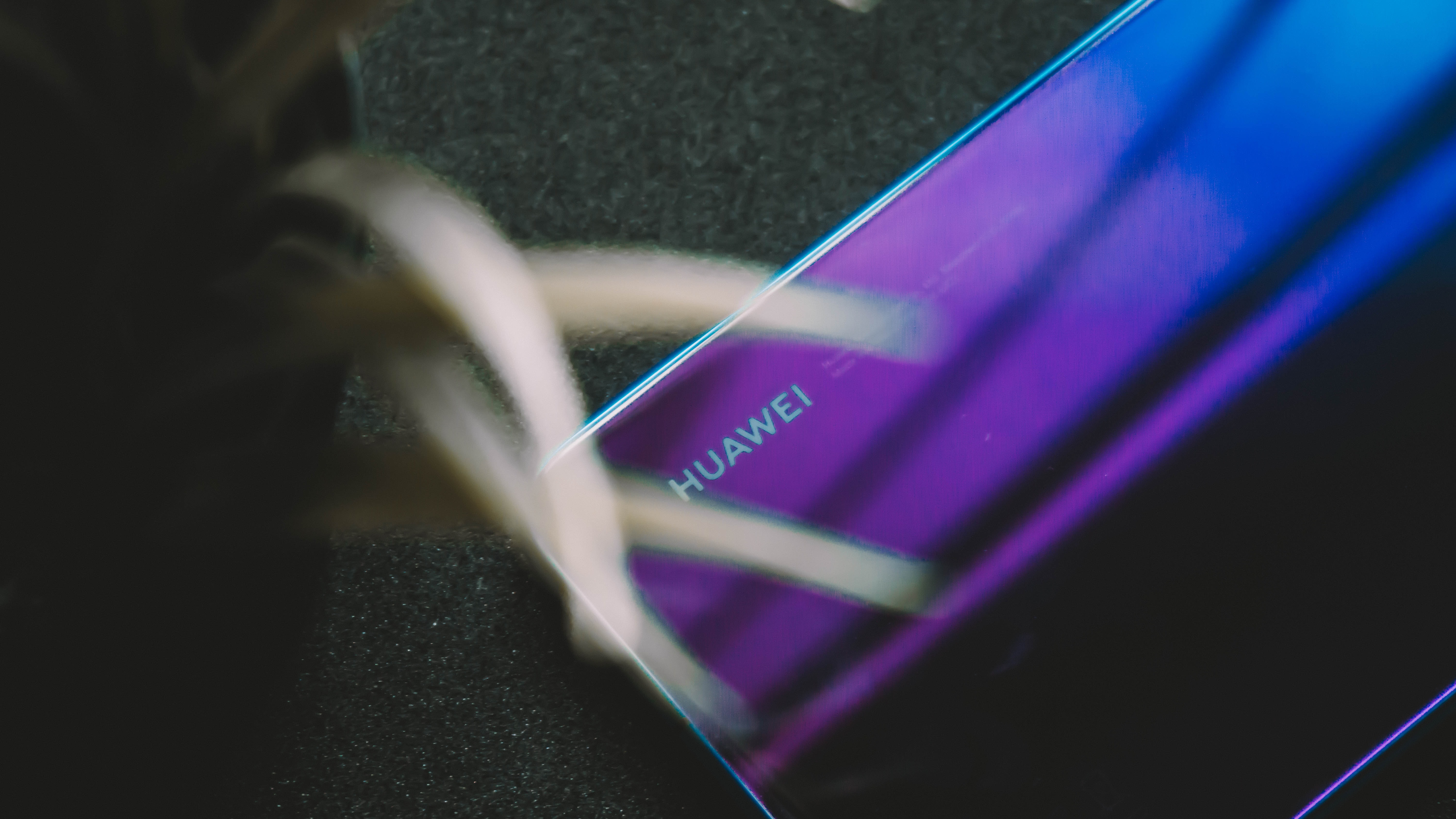 Huawei spróbuje zarobić na smartfonach bez ich sprzedawania