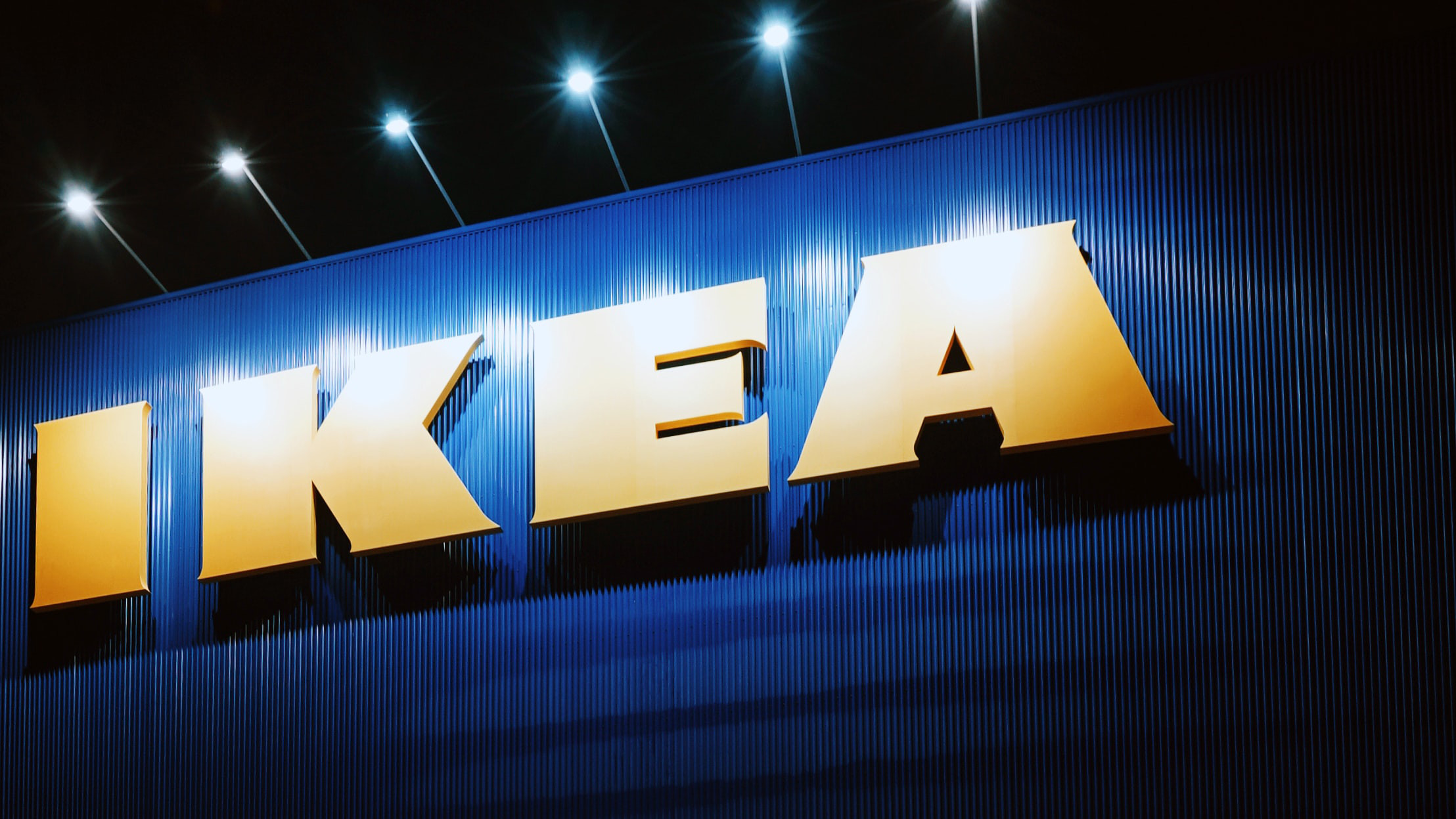 IKEA z nowością. Oto książka dla tych, którzy czytać nie lubią
