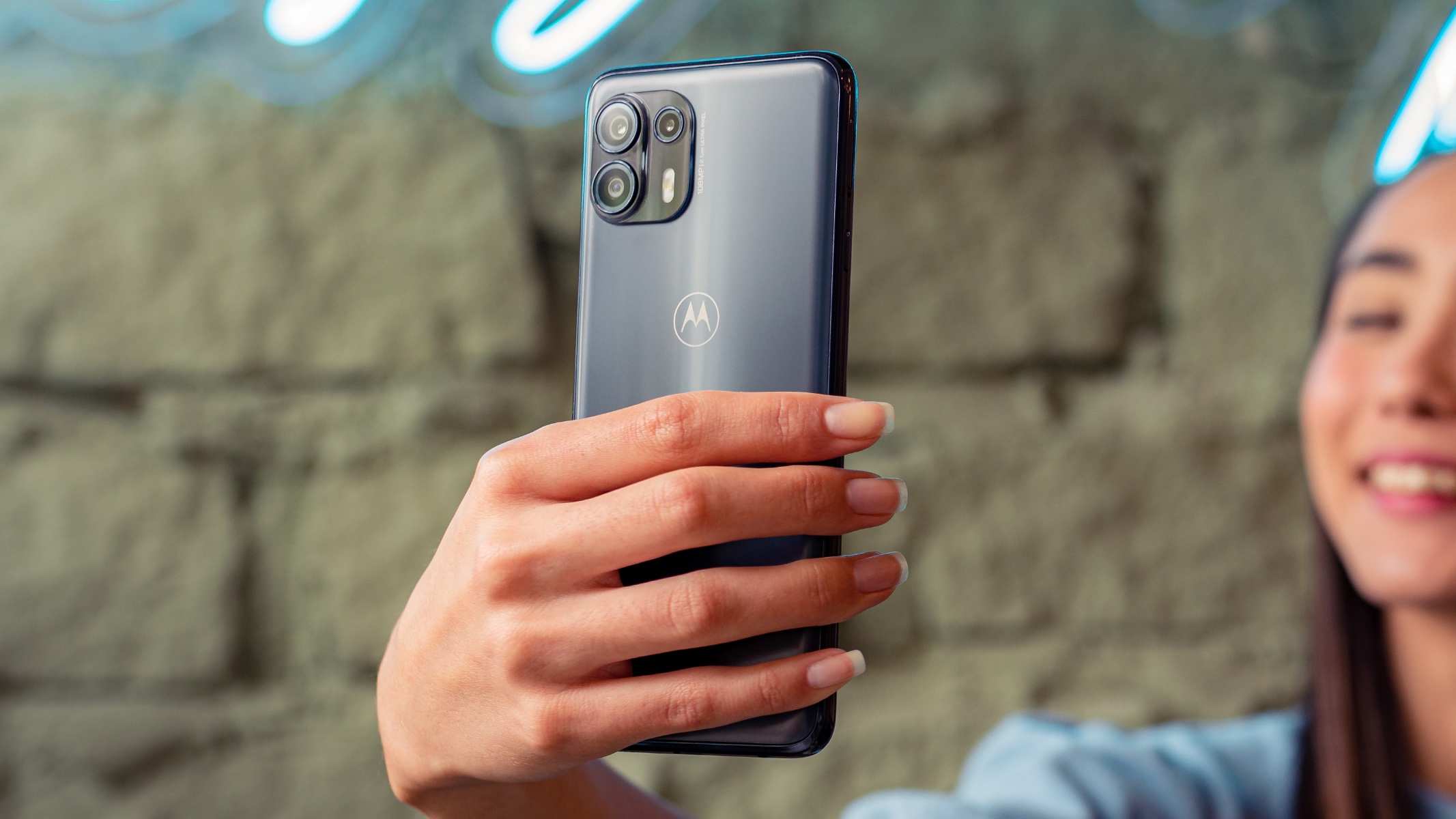 Motorola edge 20 pro zaskakuje: zoom 50x zamiast zakrzywionego ekranu