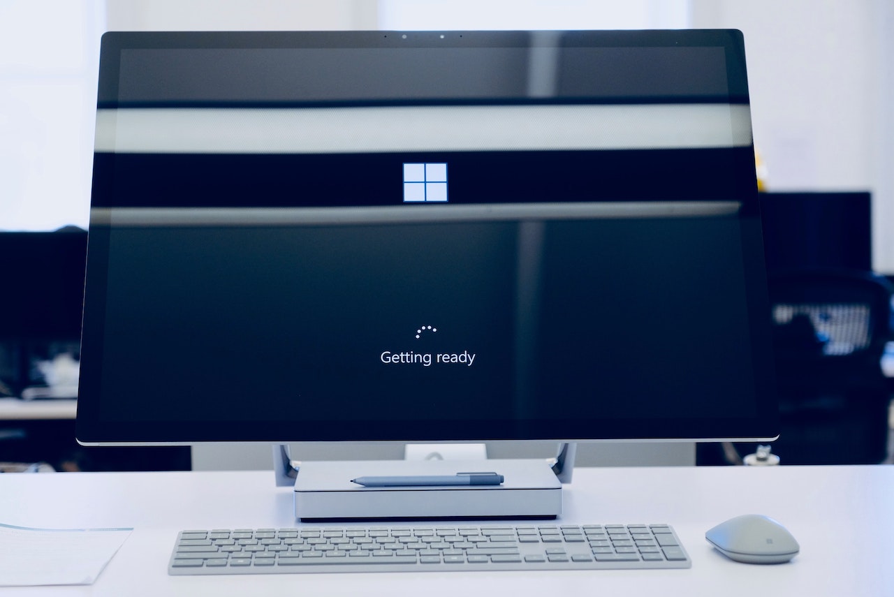 Masz pirackiego Windowsa? Microsoft będzie szczuć na Ciebie ludzi