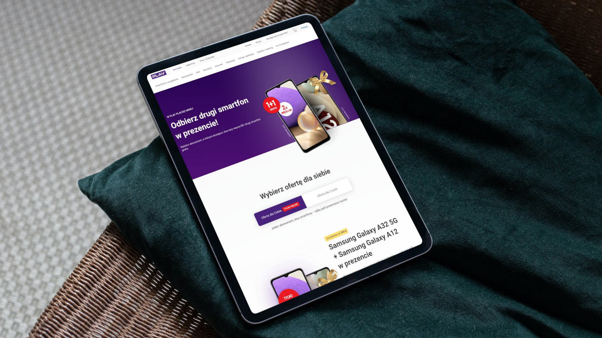 Promocje w Play na koniec wakacji: darmowe smartfony, większa paczka GB