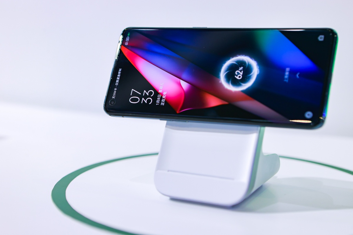 Oppo prezentuje MagVOOC, magnetyczne rozwiązanie do ładowania