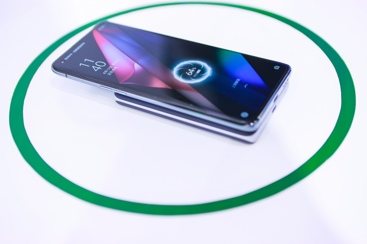 Oppo prezentuje MagVOOC, magnetyczne rozwiązanie do ładowania