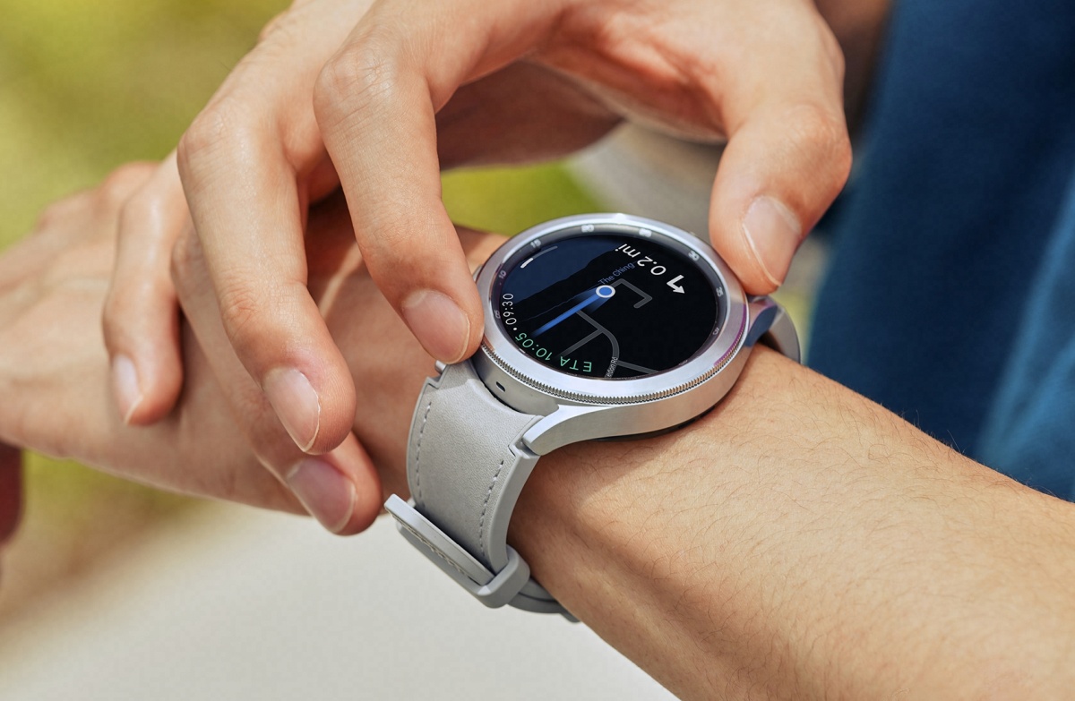 Samsung Galaxy Watch4 dostał aplikację WalkieTalkie