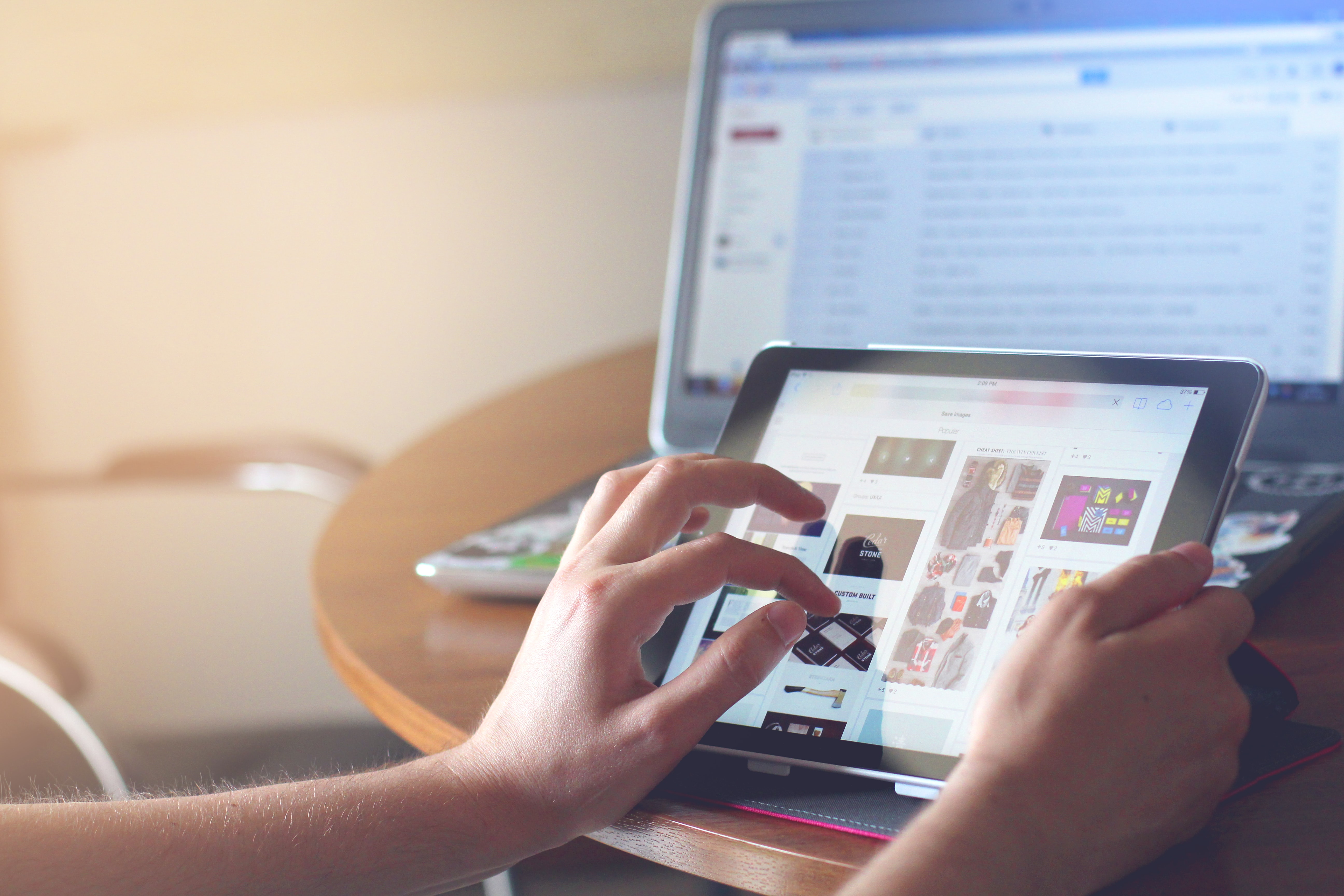 Tablety umierają? Bzdura – a iPad wręcz sunie lotem koszącym