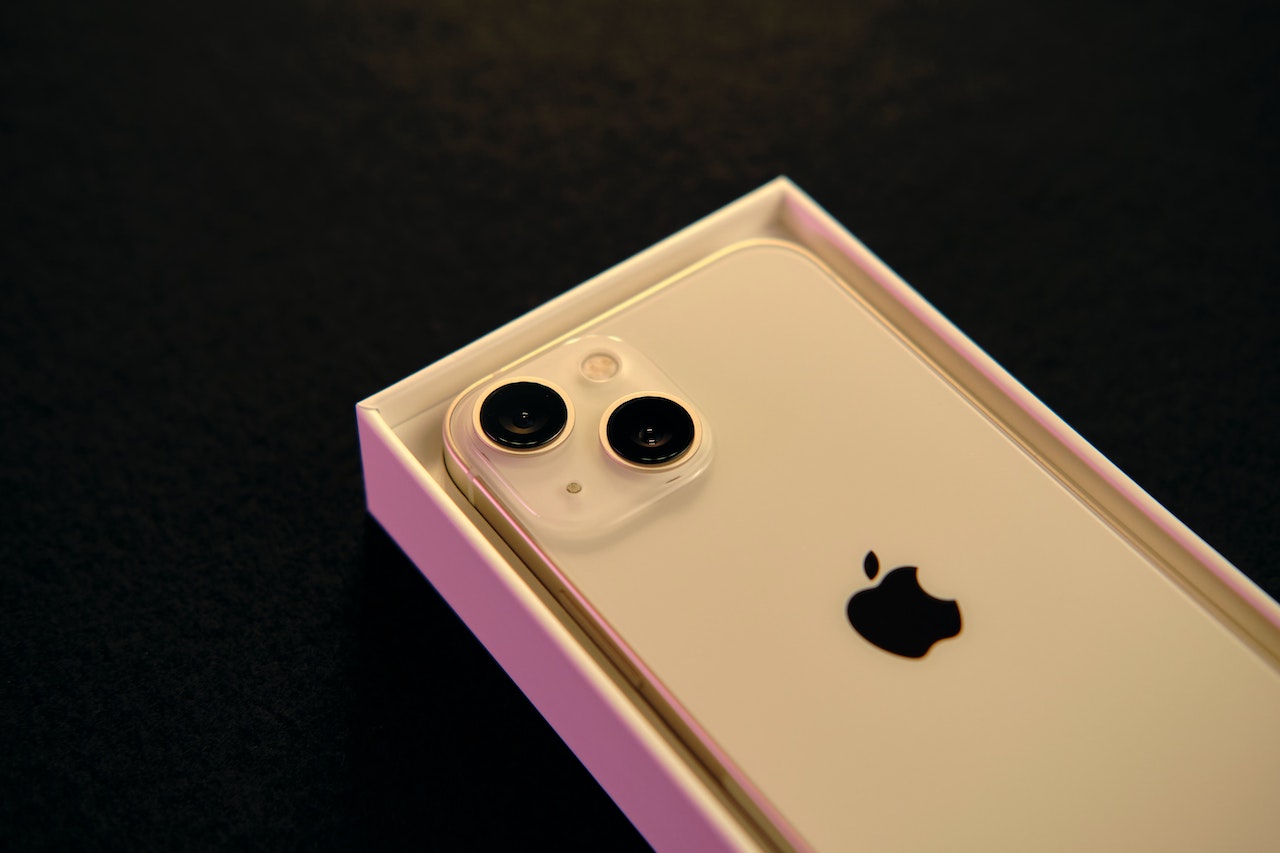 iPhone 13. Miało być eko, a jest woda na młyn dla kanciarzy