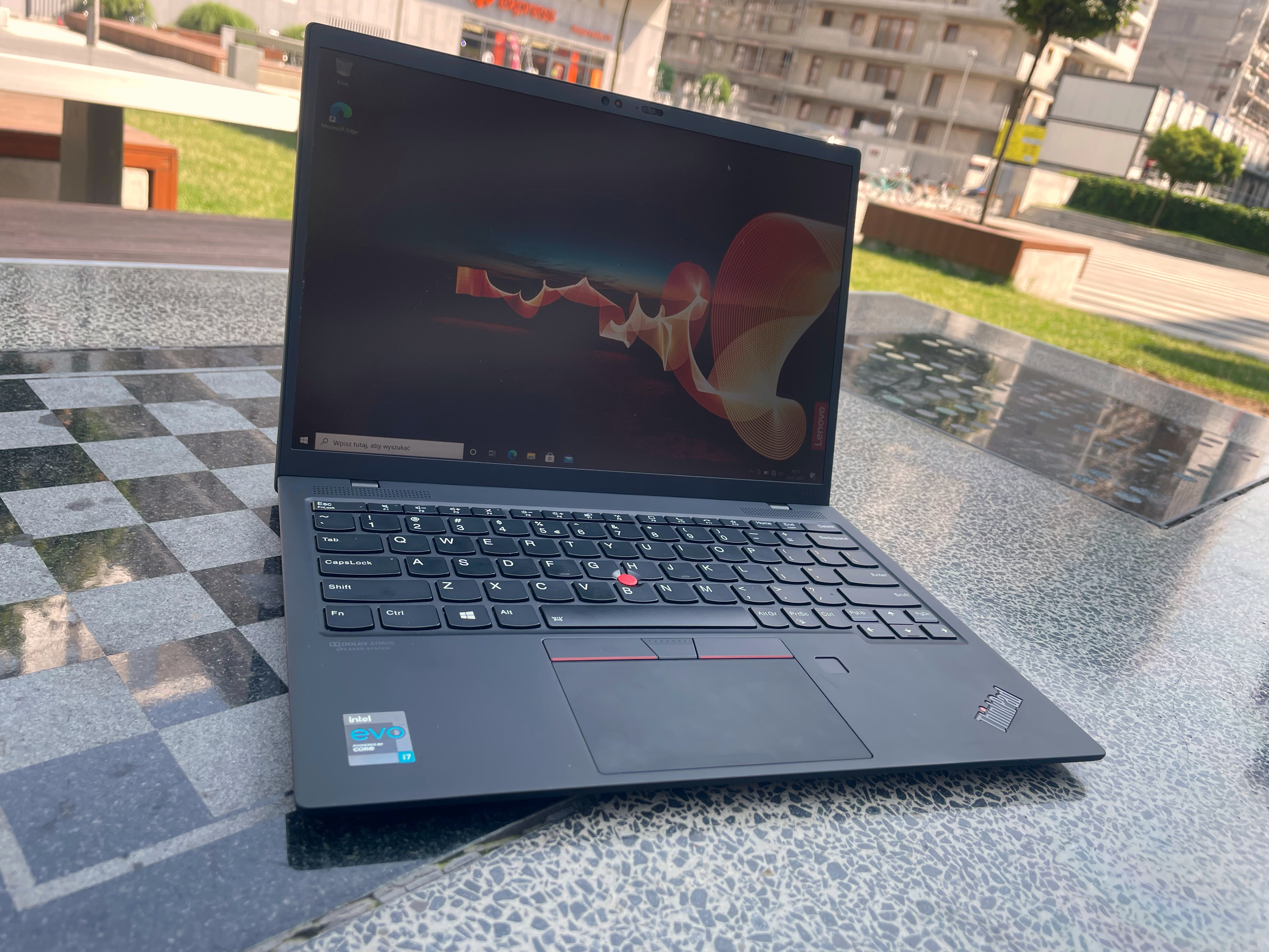 Ultralekki laptop z eSIM o ogromnych możliwościach. Nie, to nie jest oksymoron