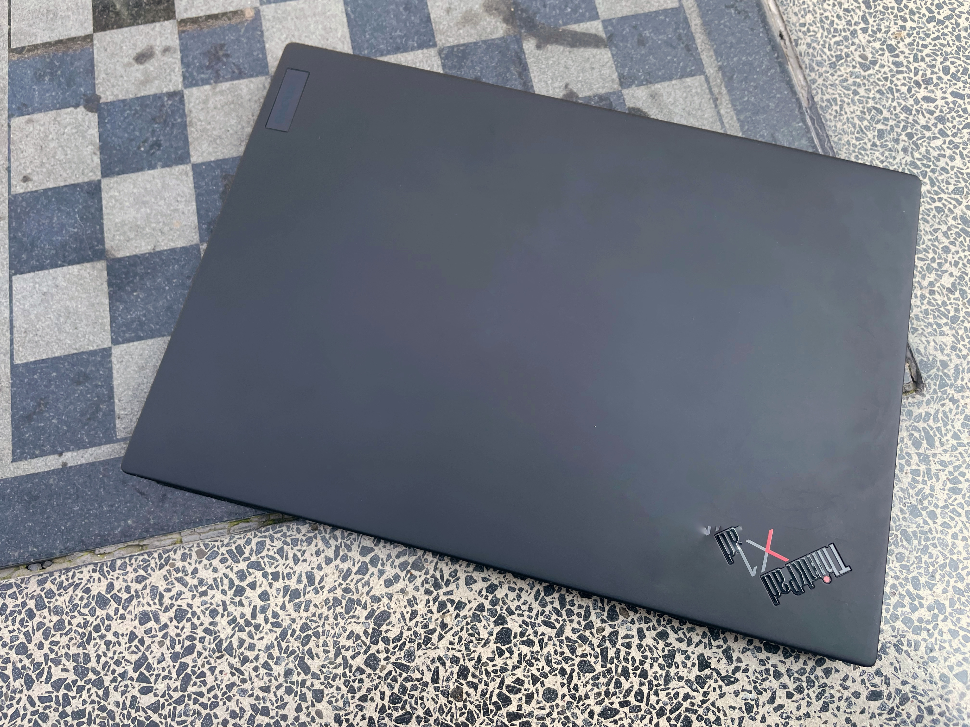 Ultralekki laptop z eSIM o ogromnych możliwościach. Nie, to nie jest oksymoron