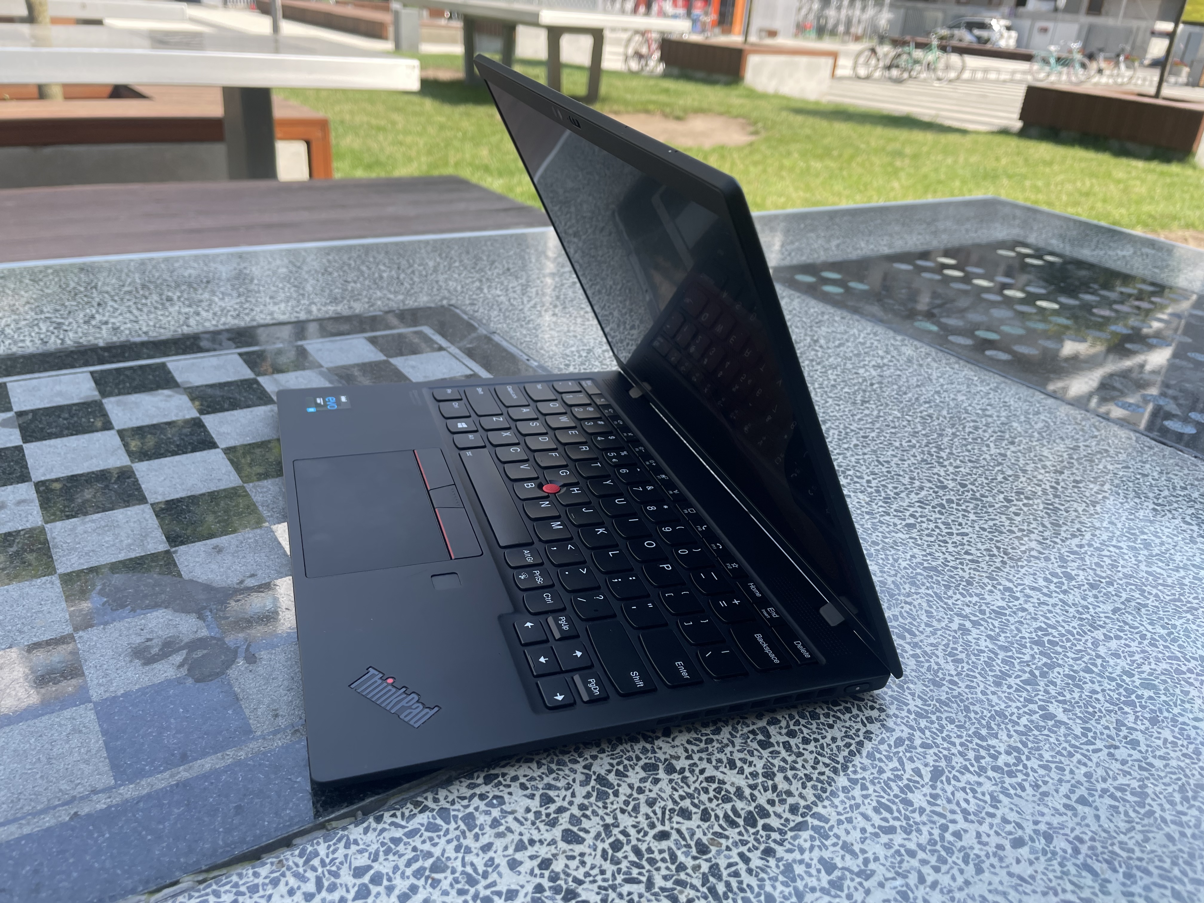 Ultralekki laptop z eSIM o ogromnych możliwościach. Nie, to nie jest oksymoron