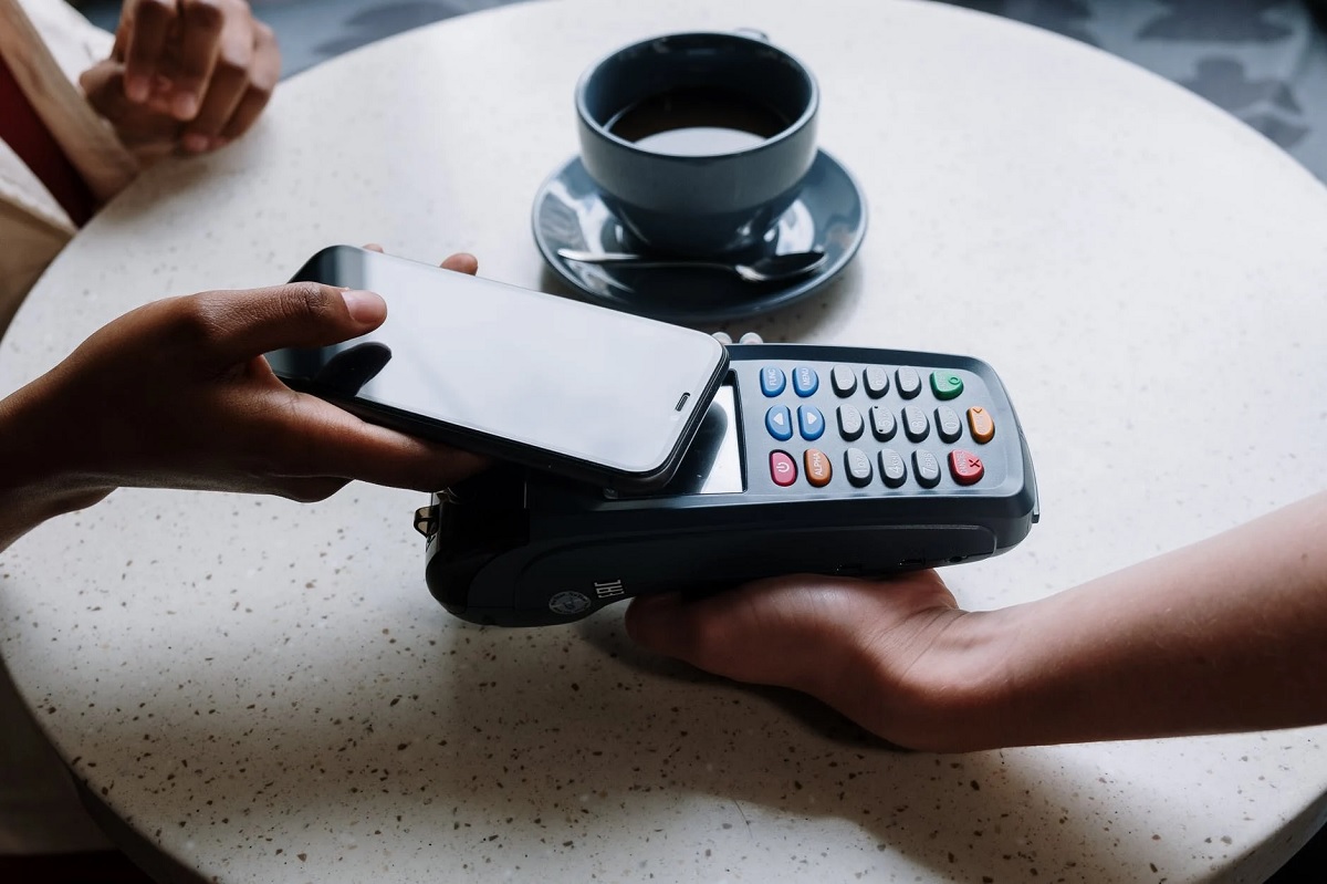 Komisja Europejska pozwie za Apple Pay