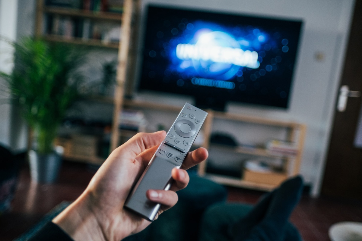 Telewizja naziemna w standardzie DVB-T2 – jaki telewizor kupić?