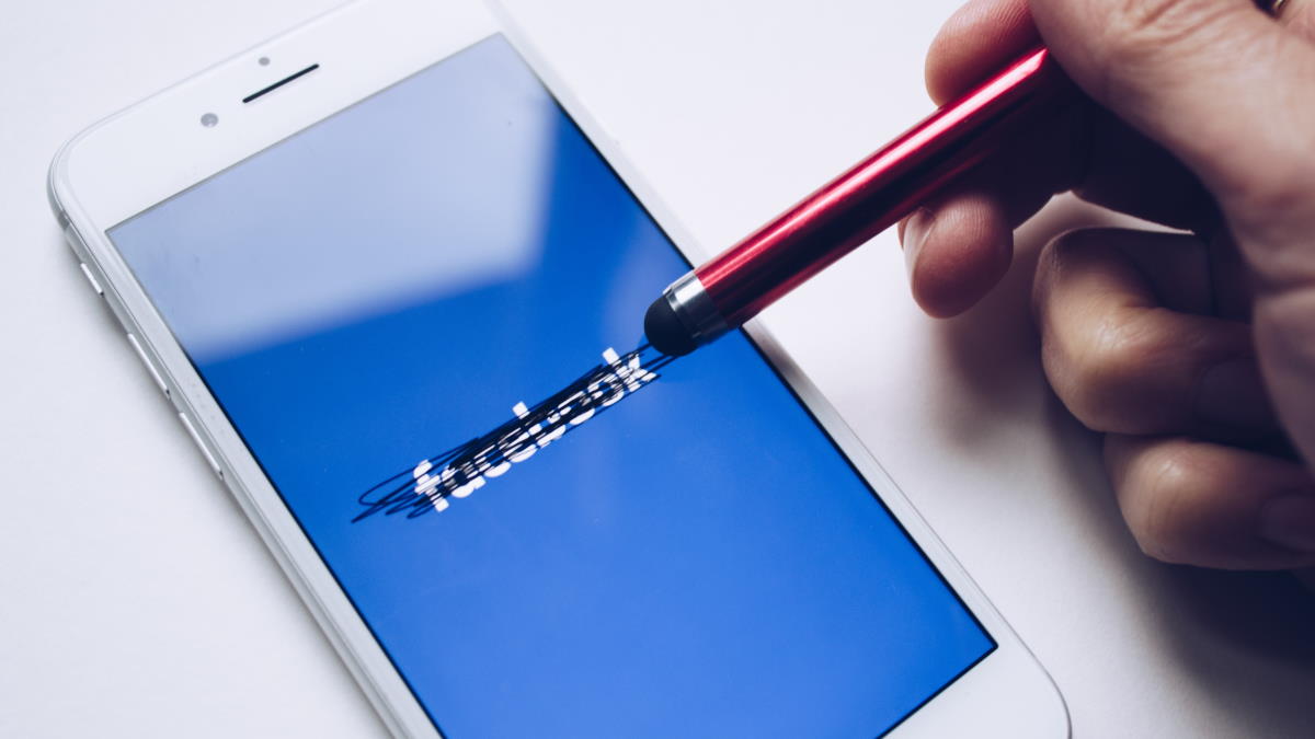 Awaria Facebooka szybko nie minie, bo nie ma komu pracować
