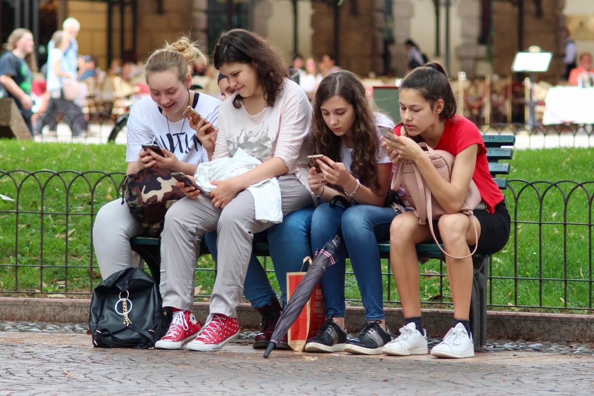 Orange wprowadza Social Pass do oferty na kartę