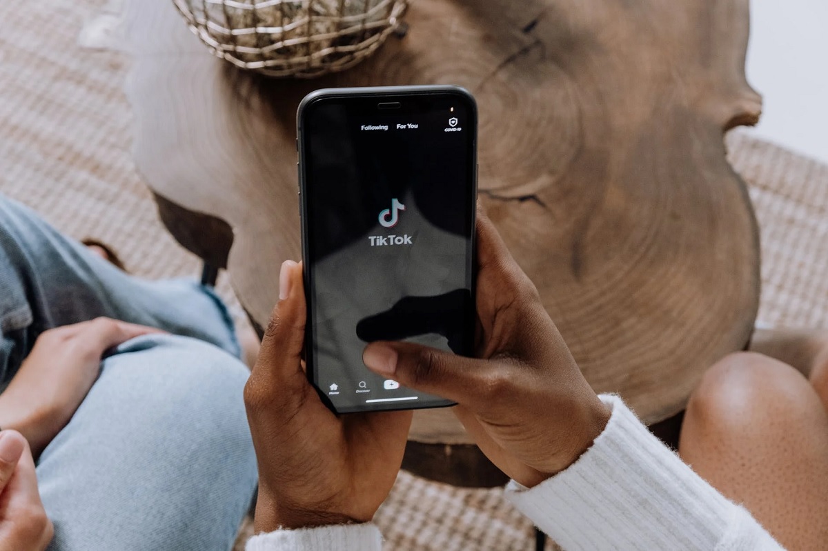 TikTok kontra Facebook. Już nikt inny się nie liczy