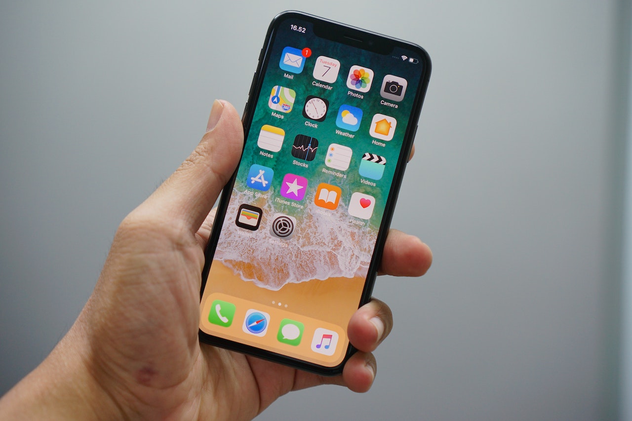 Apple wstrzymuje sprzedaż iPhone'ów i innych. Przyczyną inflacja