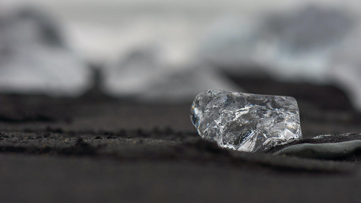 Znaleziono minerał, który nie powinien występować na powierzchni Ziemi