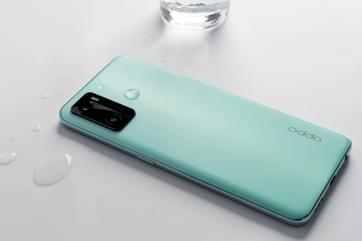 Oppo A55s 5G – niedrogi smartfon z eSIM i wodoszczelną obudową
