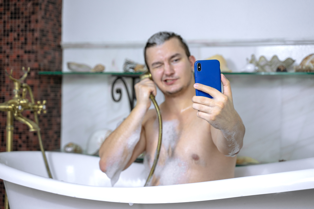 Zarobił miliony na swoich selfie. Nawet nie musiał się rozbierać