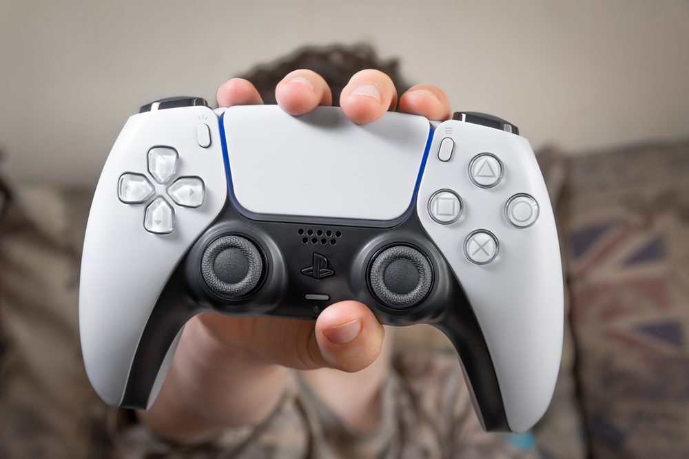 PlayStation 5 czy Xbox? Gracze odpowiedzieli i zlecisz z krzesła