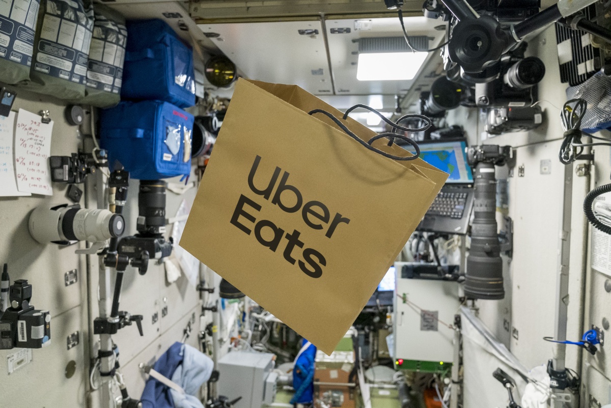 Uber Eats jest wywalony w kosmos. Dosłownie