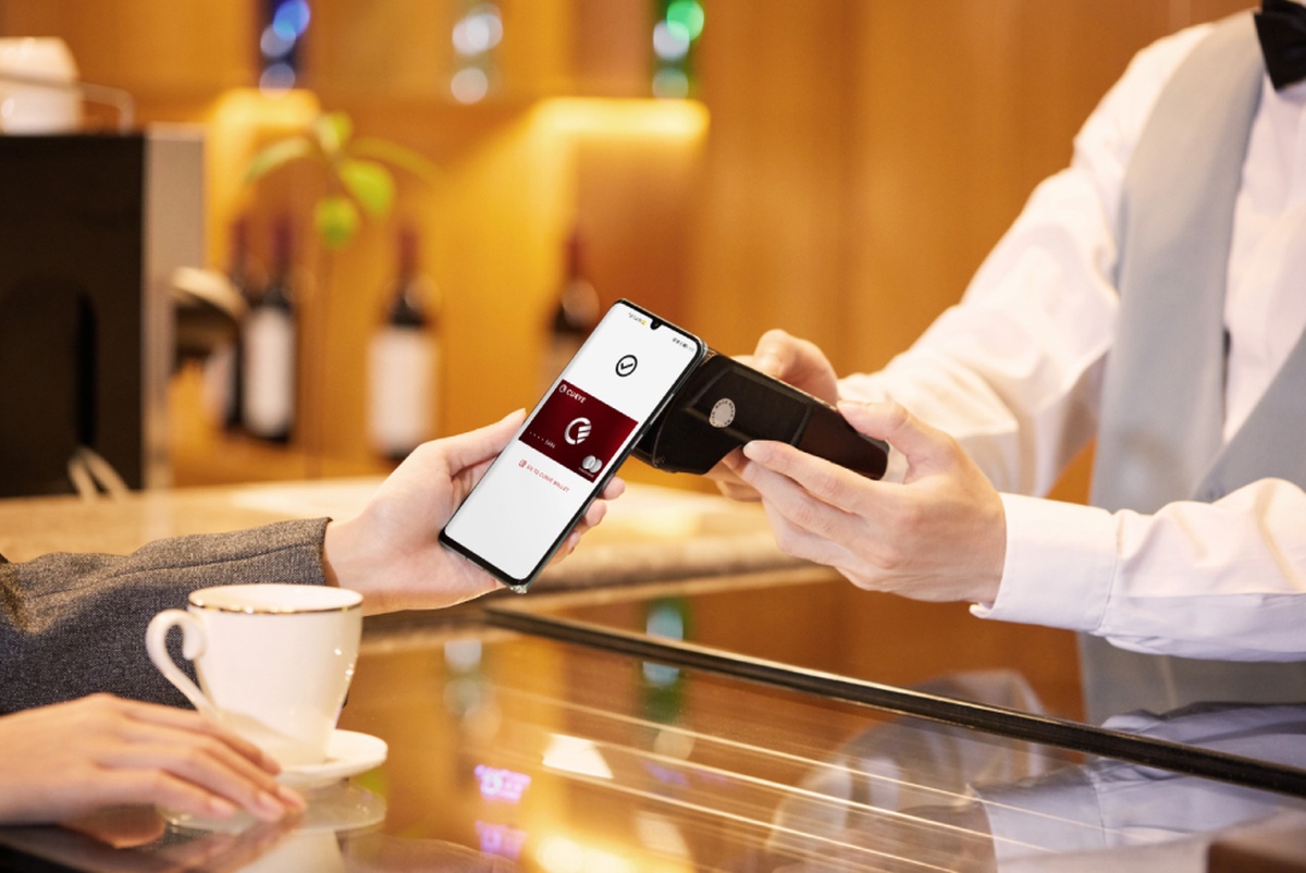 Curve Pay pozwala płacić zbliżeniowo smartfonami Huawei z HMS. Jest też promocja