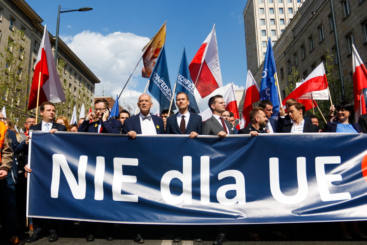 Konfederacja wyrzucona z Facebooka. Ostra reakcja rządu