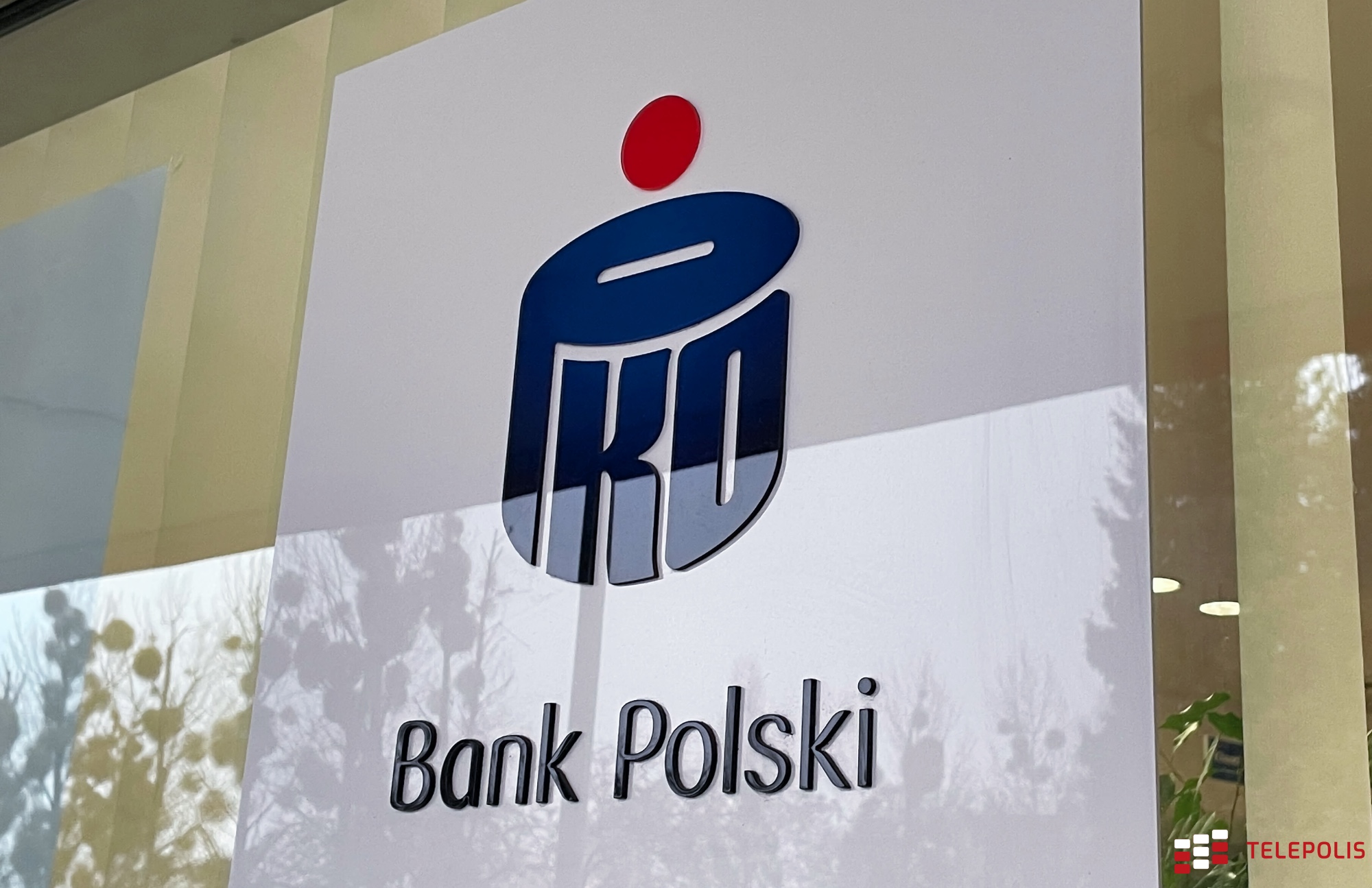 PKO BP nie odpuszcza. Z tych smartfonów już nie pobankujesz