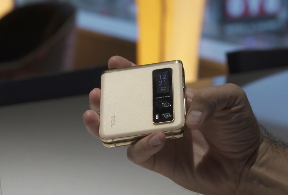 TCL pokazuje nowe smartfony oraz prototyp składaka z klapką