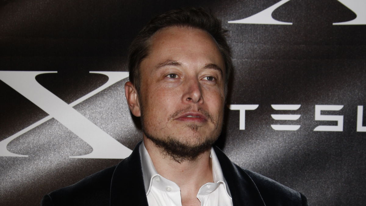Elon Musk zapewnia, że pograsz w Cyberpunk 2077 na Tesli