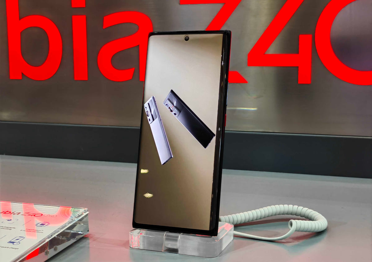 Nubia Z40 Pro – pierwszy androidowy smartfon z magnetycznym ładowaniem bezprzewodowym