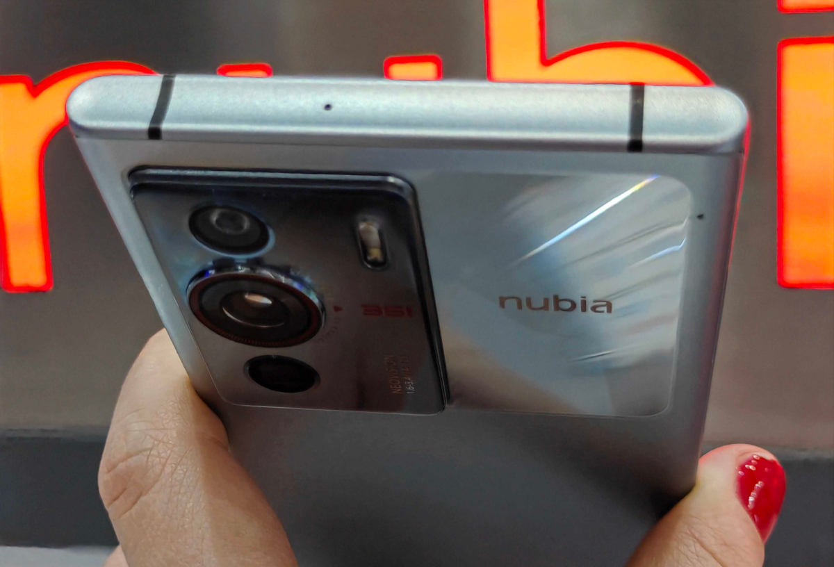 Nubia Z40 Pro – pierwszy androidowy smartfon z magnetycznym ładowaniem bezprzewodowym