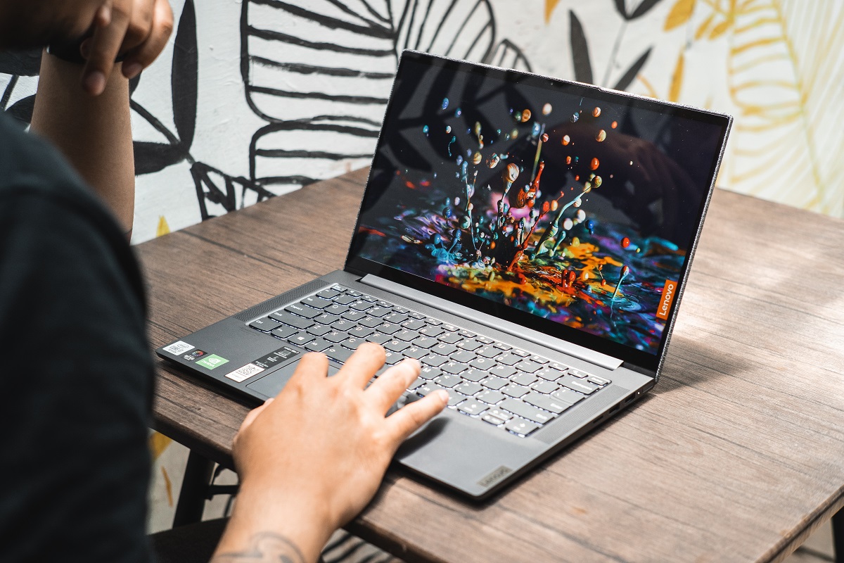 Lenovo kontra Amerykanie, czyli rynek laptopów 2021