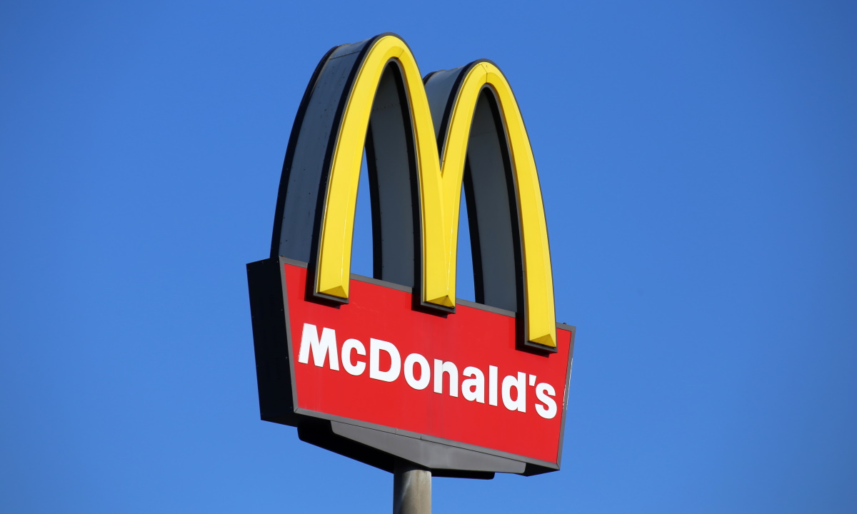McDonald's rozdaje kanapki za darmo! Jest tylko jeden warunek