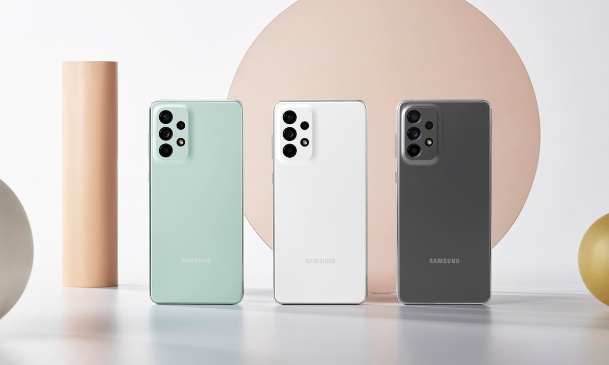 Samsung Galaxy A73 5G wchodzi bez rozgłosu, ale bardziej kusi