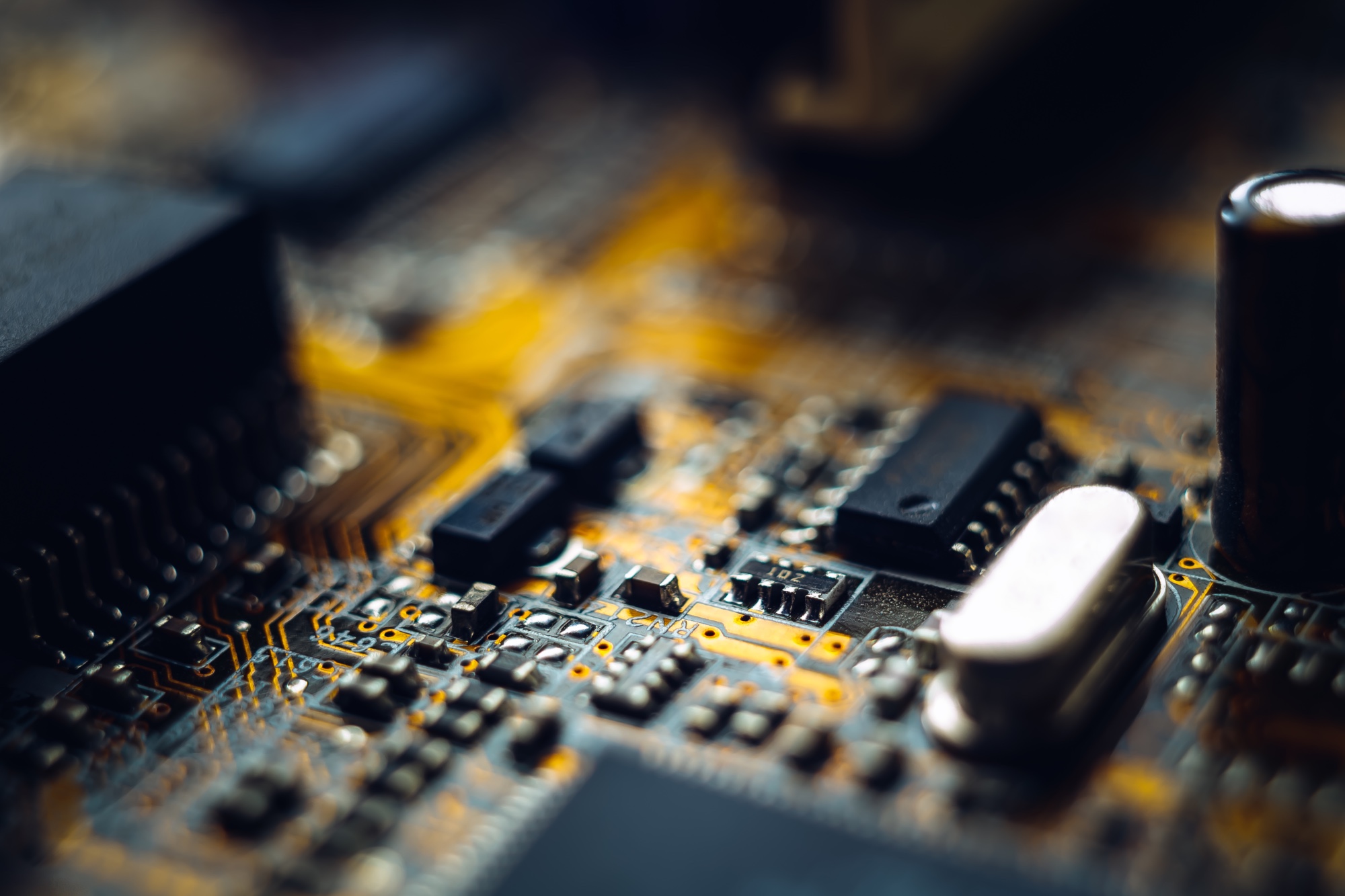 Są widoki na tańszą elektronikę: odporna miedź zamiast złota