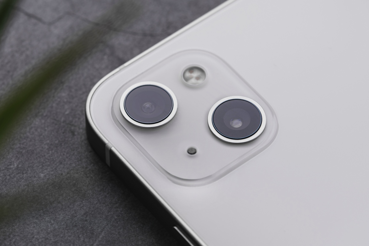 iPhone 14 i iPhone 14 Pro na renderach CAD