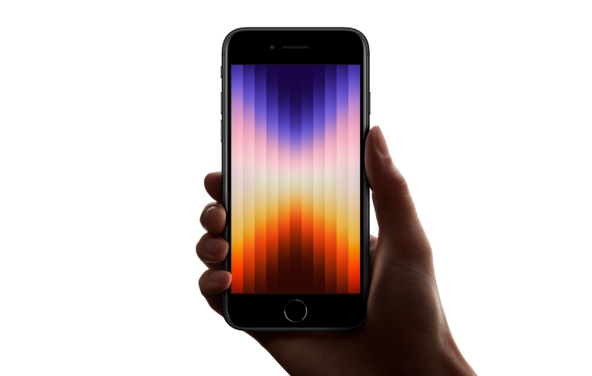 iPhone SE sprzedaje się słabiej od oczekiwań Apple'a