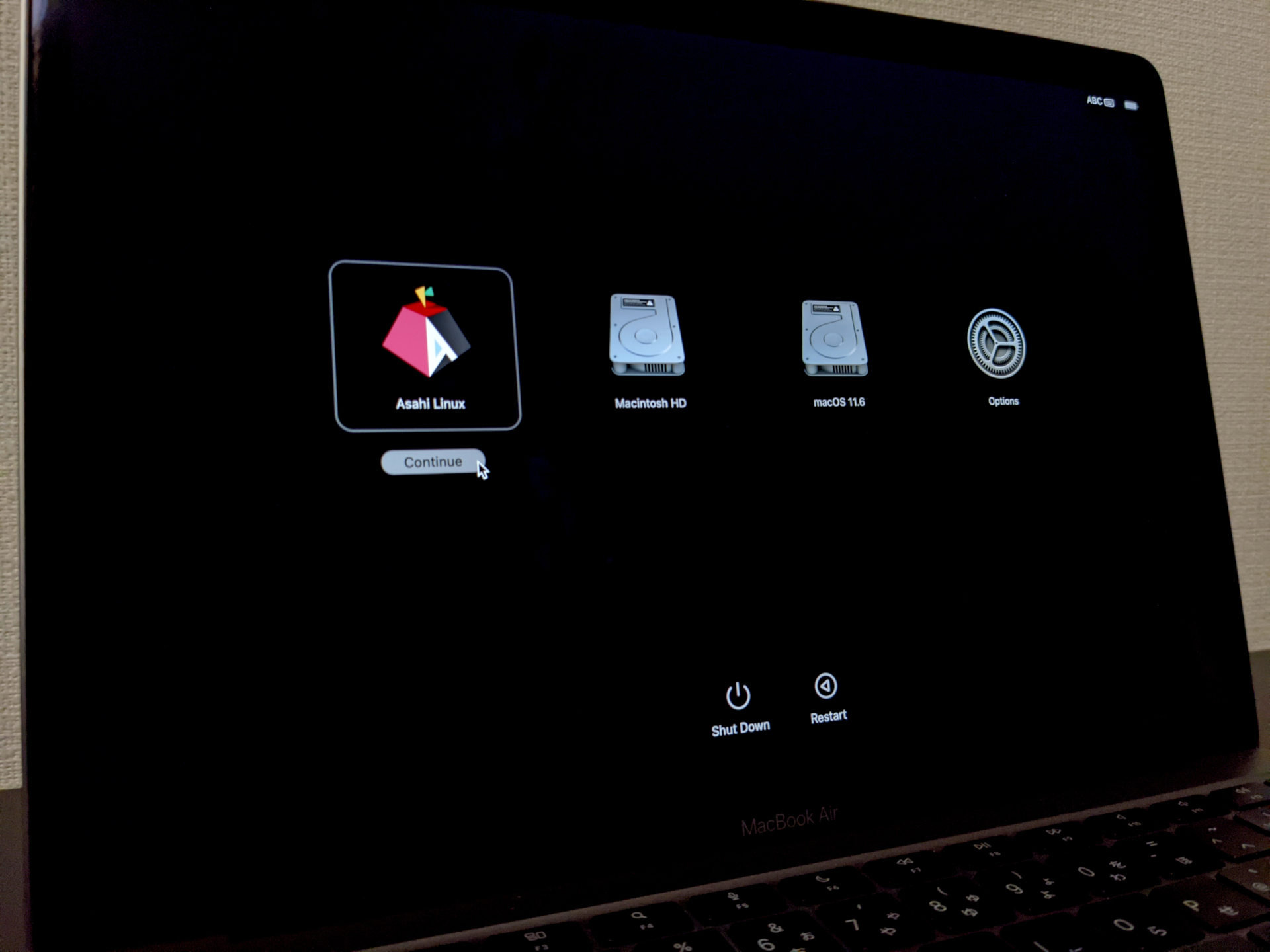 Pojawił się pierwszy Linux wspierający procesory Apple