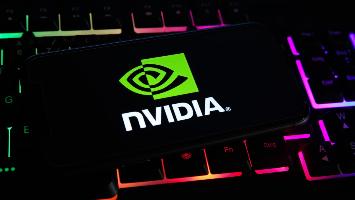 Potężny układ NVIDIA Hopper H100 na pierwszym zdjęciu